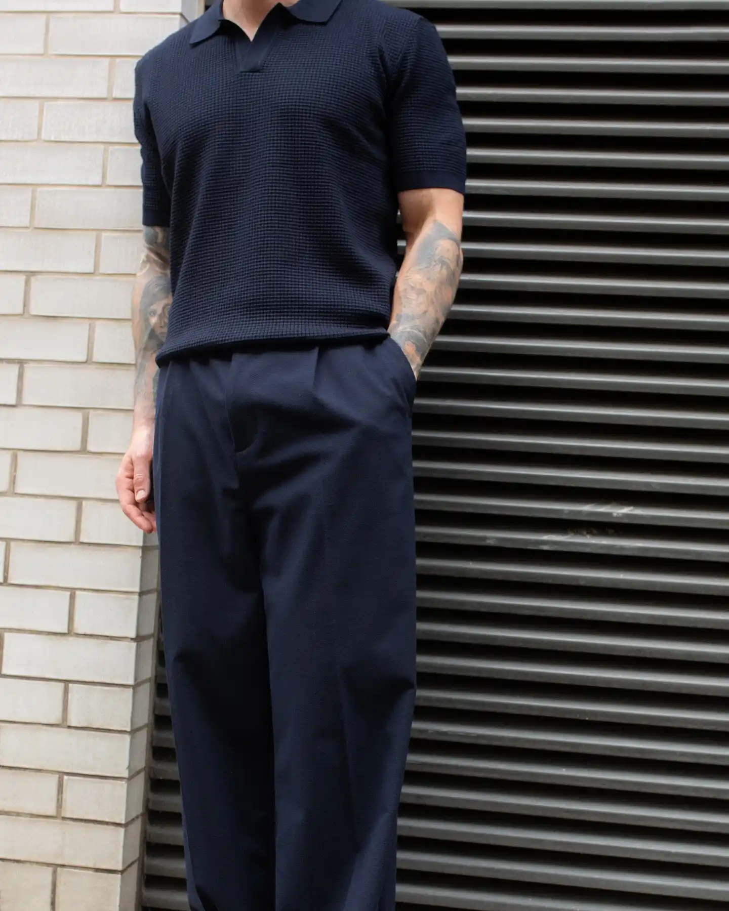 10 Minimalist Men’s Wardrobe Colors That Work Together 8 7. Deep Navy