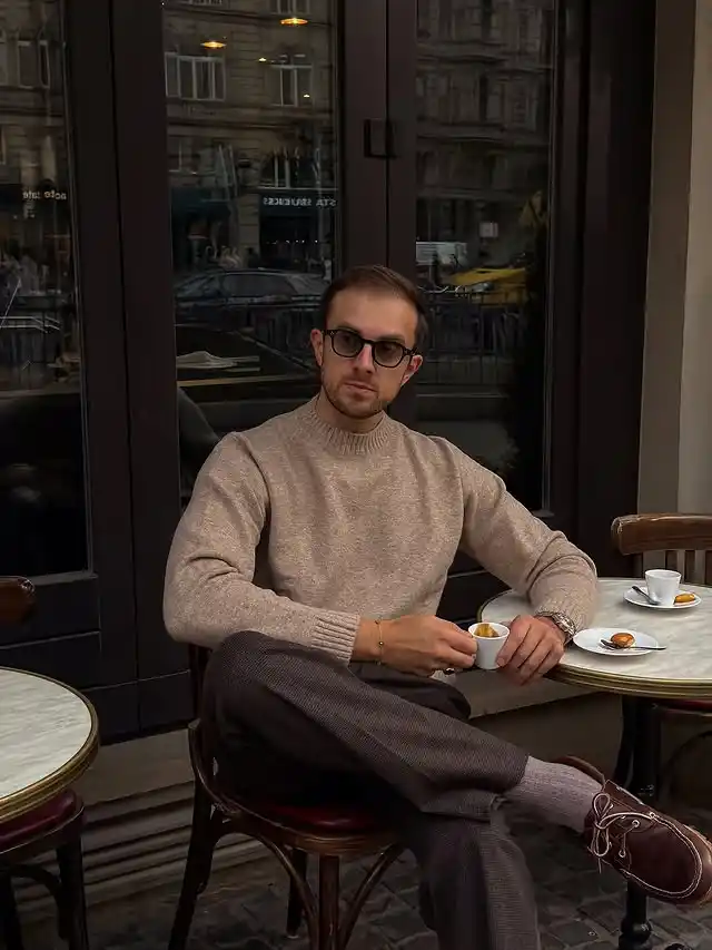 13 Minimalist Men’s Travel Capsule Outfits (Carry‑On Only) 5 4. Crewneck Knit Sweater
