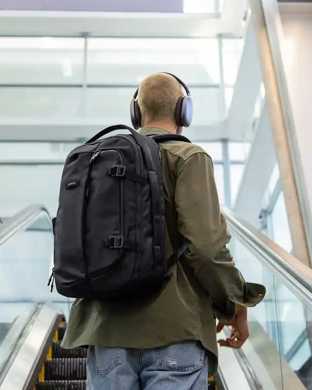 How to Pack a Capsule Wardrobe for Men’s Travel & Vacations 2 How to Travel More Efficiently with Less