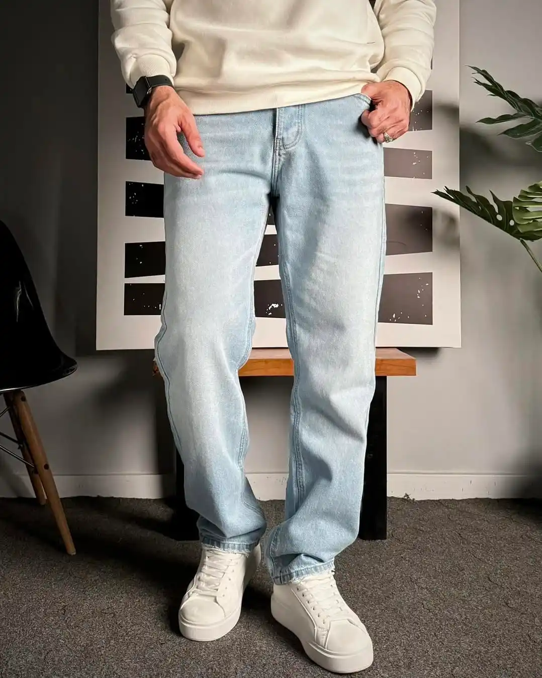 15 Jeans That Fit Tall Men (No Hemming Needed) 4 3. Light Wash Relaxed Jeans