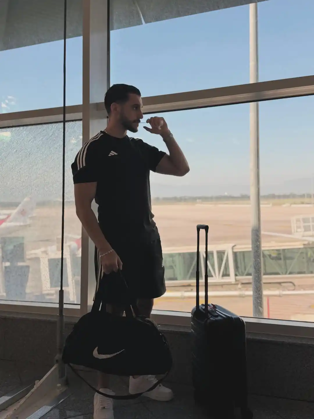 Looking Good at the Gate: 10 Summer Vacation Airport Outfit Ideas for Men 11 10. The Minimalist Sportswear Shorts Set