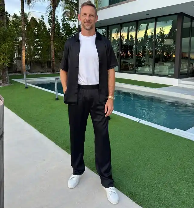 8. The Tropical Resort Lounge Attire