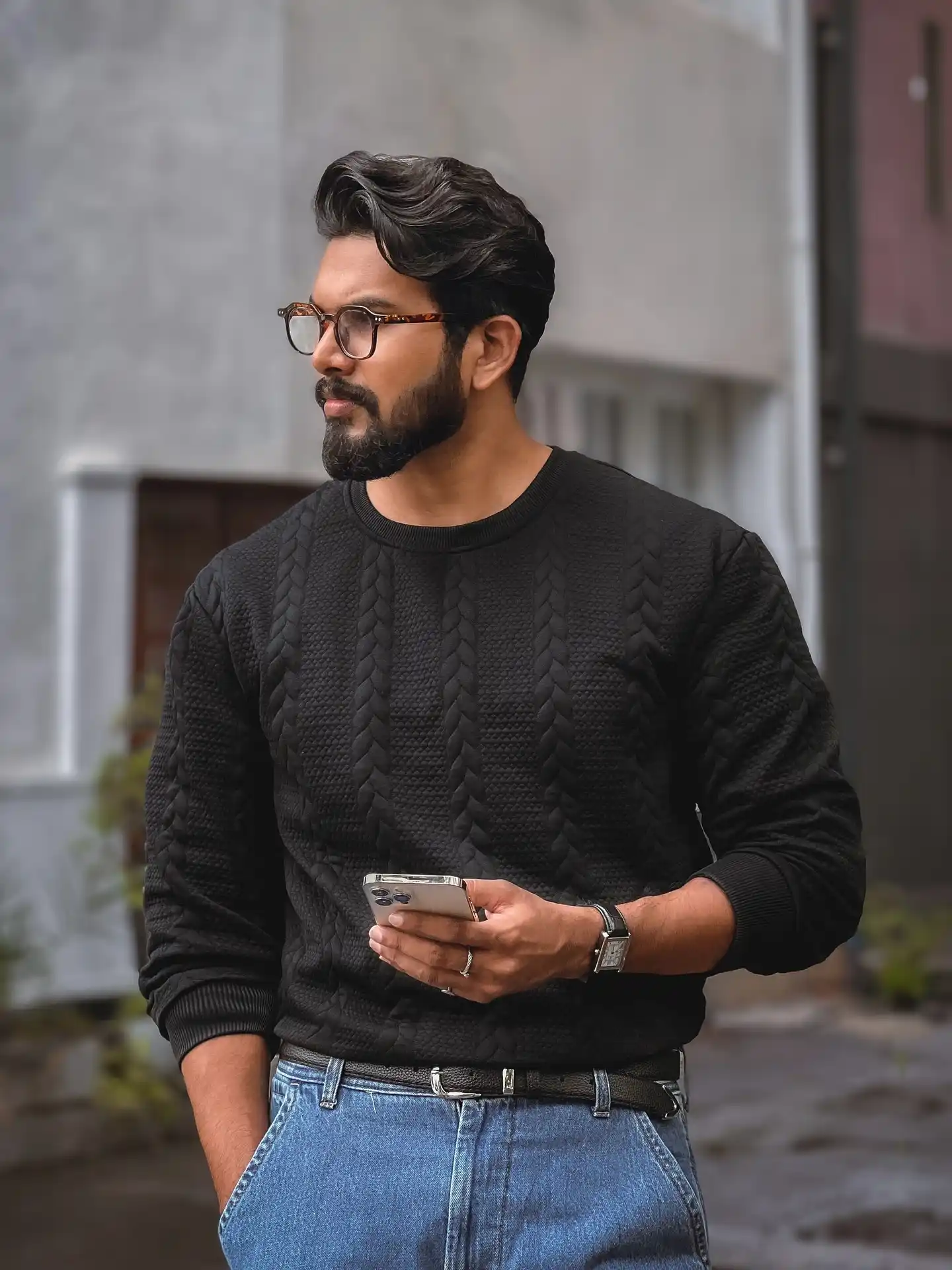 10 Minimalist Weekday Outfits for Men (No Decision Fatigue) 6 5. Minimal Knit Sweater