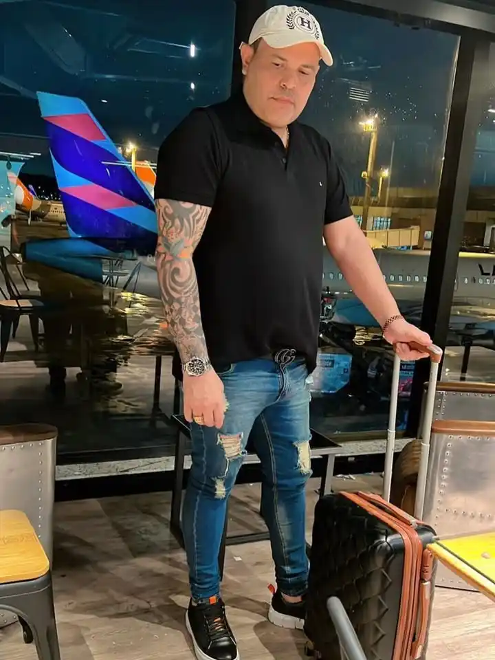 Looking Good at the Gate: 10 Summer Vacation Airport Outfit Ideas for Men 6 4. The Smart Casual Polo and Distressed Denim