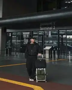 10 Airport Outfit Men Summer Looks That Beat the Heat in Style 6 5. Monochrome Jacket and Relaxed Trousers