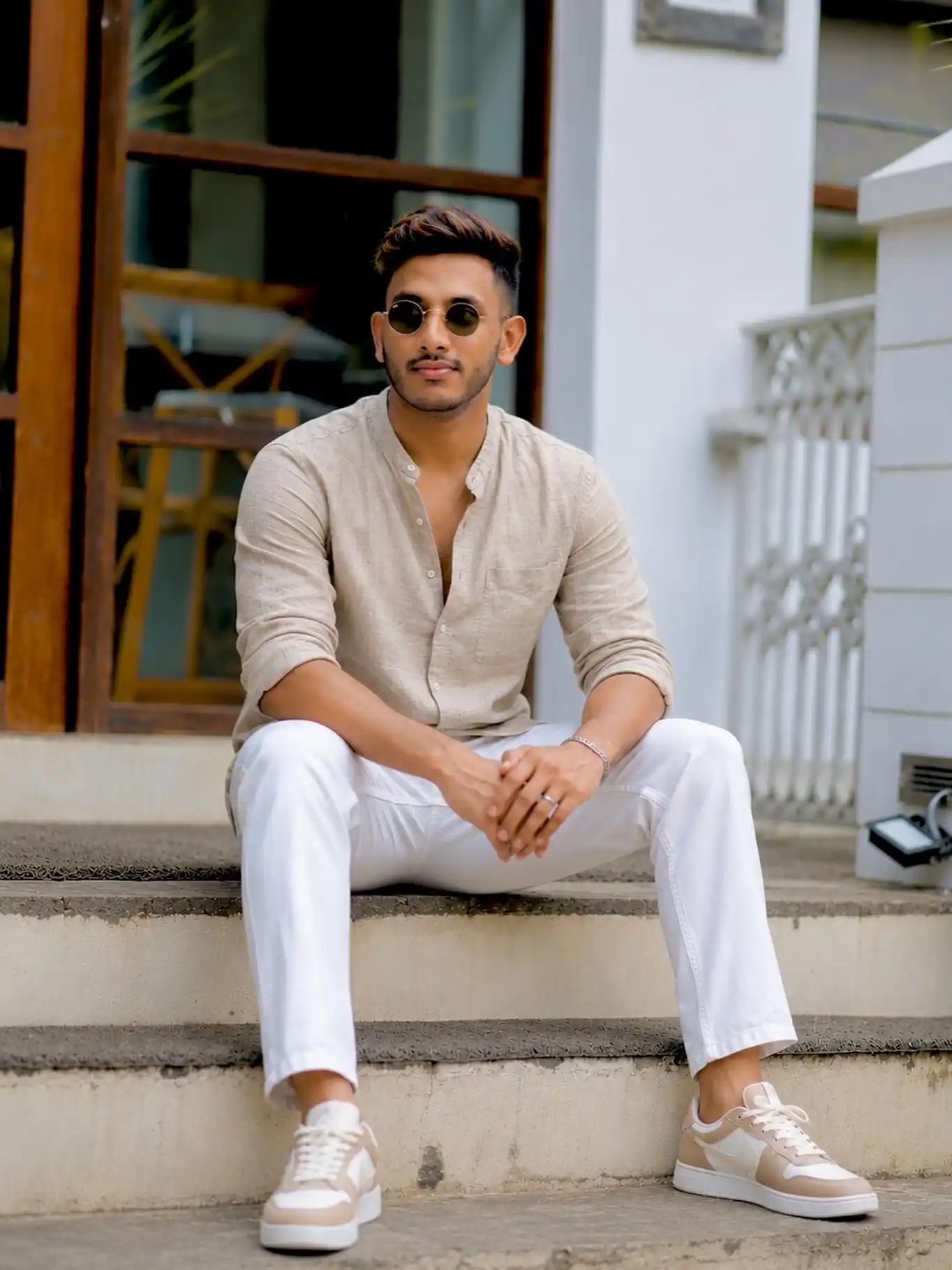 10 Minimalist Weekday Outfits for Men (No Decision Fatigue) 7 6. Minimalist Menswear