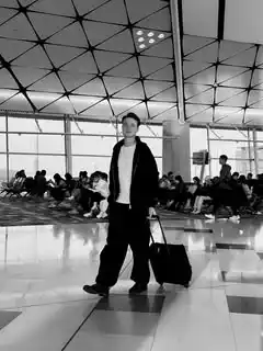 15 Airport Outfit Men Plus Size Ideas That Actually Fit Right 8 7. Relaxed Layered Jacket and Baggy Pants