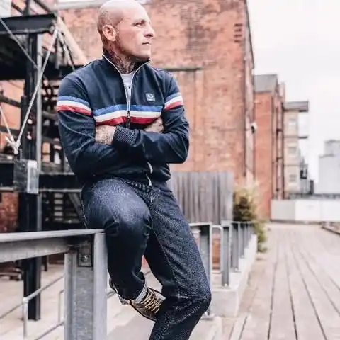 10 Soccer Jersey Outfit Men Streetwear Looks to Copy Right Now 2 Soccer Jersey Outfit Men Streetwear
