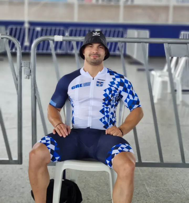 15. Geometric Compression Jersey with Matching Cycling Shorts