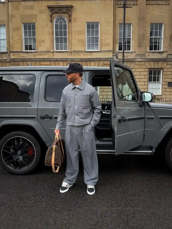 15 Classy Streetwear Outfit Ideas for Men That Elevate the Game 12 10. Coordinated Grey Shirt Jacket and Pleated Trousers
