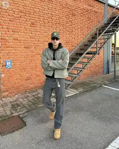7. Streetwear College Fit