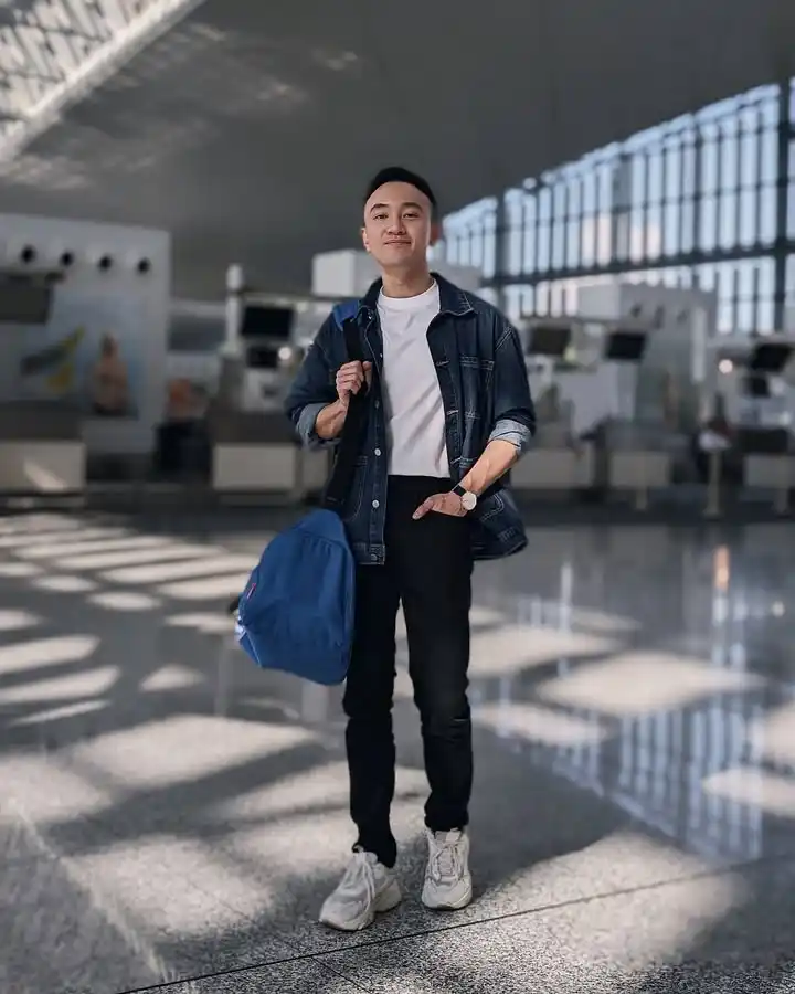 3. StylishTravelLook
