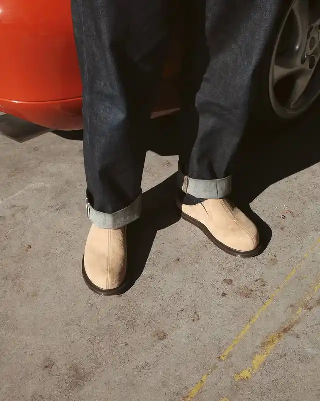 10 Minimalist Men’s Wardrobe Colors That Work Together 11 10. Suede Tan