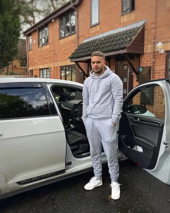 Classy Outfits Men Joggers vs Trousers: The Final Verdict 2 The Anatomy of the Modern Bottom Tech Joggers vs. Smart Trousers
