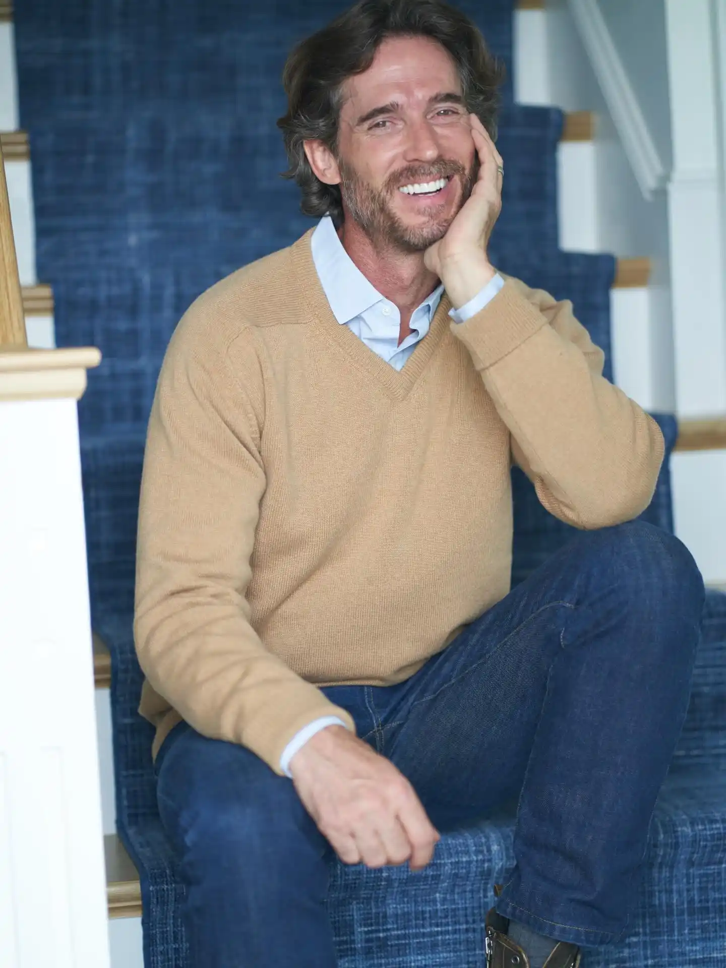 15 Classy Winter Outfit Combos for Men 3 1. V-Neck Sweater and Button-Down Shirt