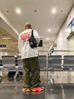 11 Airport Outfit Men Tall Guys Swear By 3 2. The Graphic Crewneck and Track Pants Ensemble