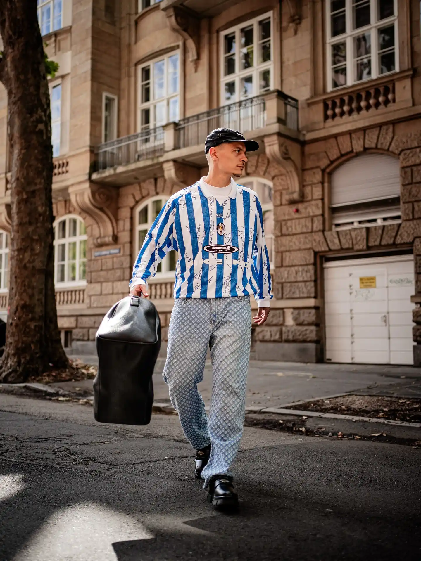 6. Baggy Jersey Outfit Men