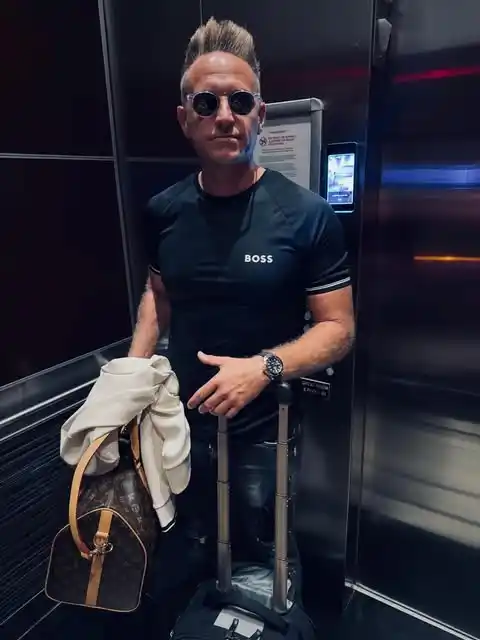 10 Airport Outfit Men Over 40 Looks That Feel Age-Appropriate 11 10. The Graphic Designer Tee and Luxury Carry On