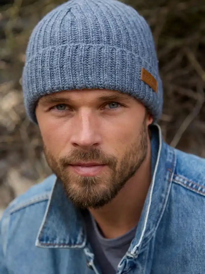 A Ribbed Beanie for Overnight Flights and Cold Arrivals