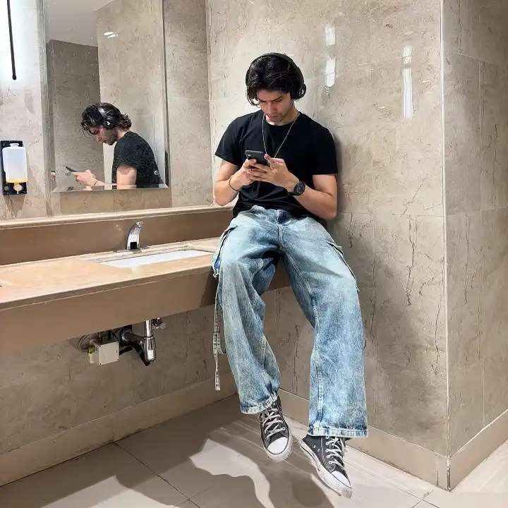 19 Classy Everyday Outfits for College Guys 8 Acid Wash Cargo Jeans Turn a Basic Black Tee Into a Look