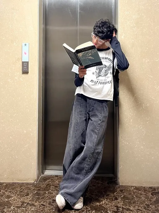 19 Classy Everyday Outfits for College Guys 3 Graphic Tee and Wide Grey Jeans for a Laid-Back Study Break Look