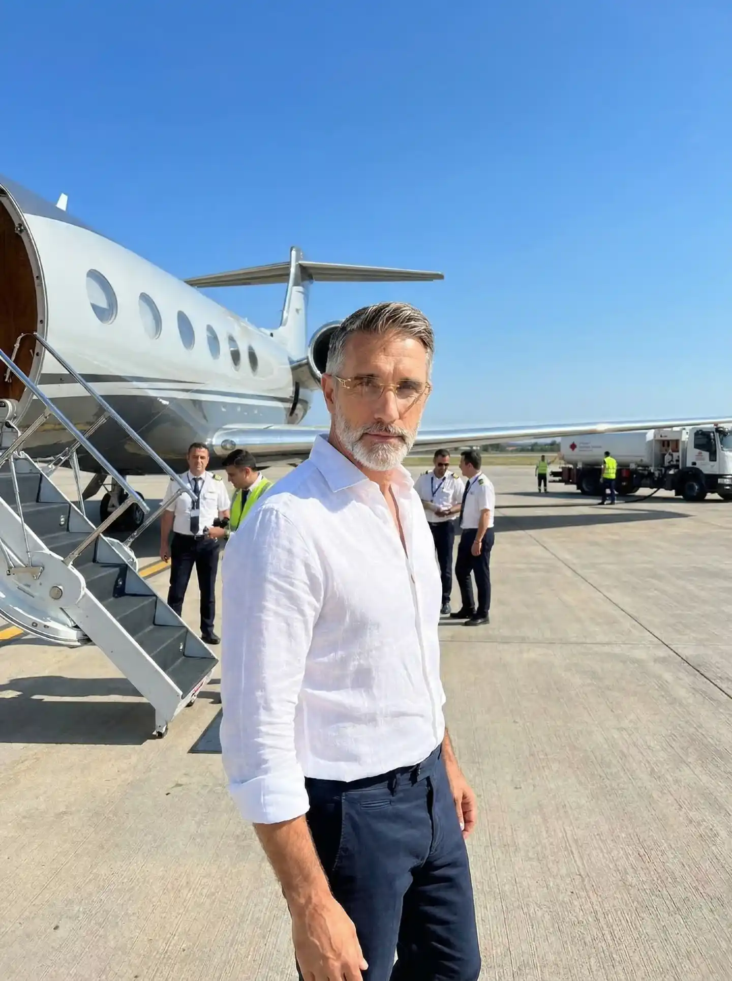 10 Airport Outfit Men Over 40 Looks That Feel Age-Appropriate 9 8. The White Linen Shirt and Navy Chinos