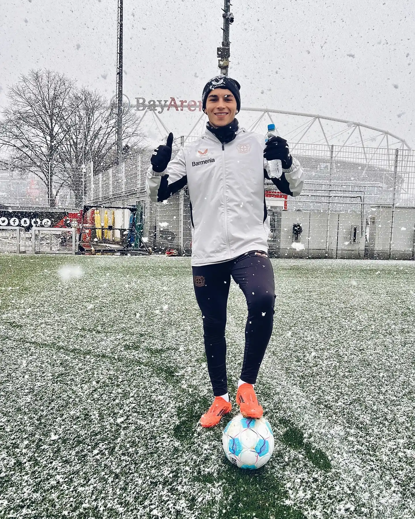 9. Club Training Jacket With Thermal Tights and Gloves