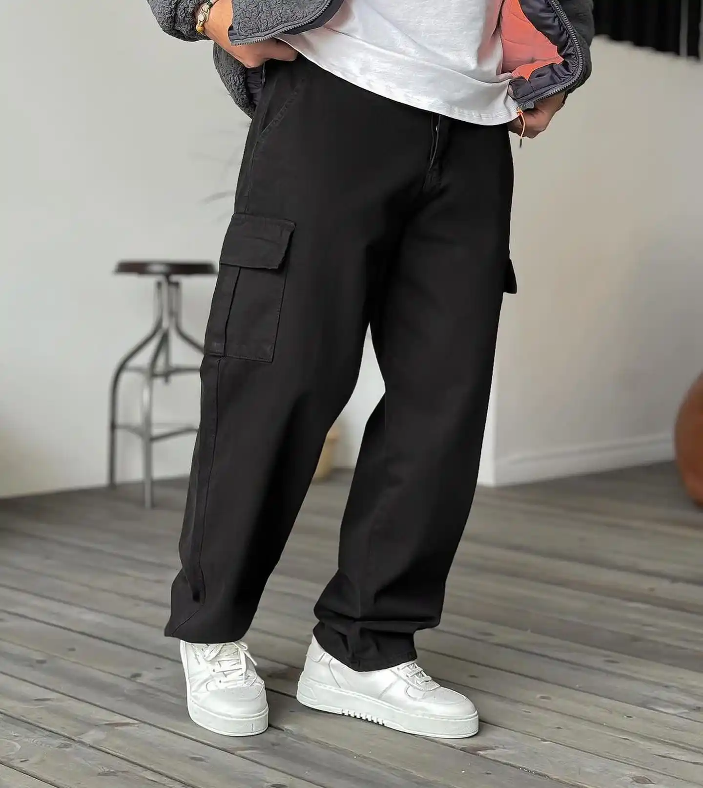 10 Men’s Country & Cabin Trip Outfit Ideas (Casual & Cozy) 7 6. Black Cargo Pants and Puffer Jacket Layer