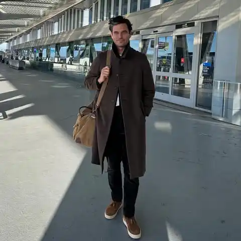 13 Airport Outfit Men Winter Combos for Cold Layovers 4 3. Long Overcoat and Suede Shoes