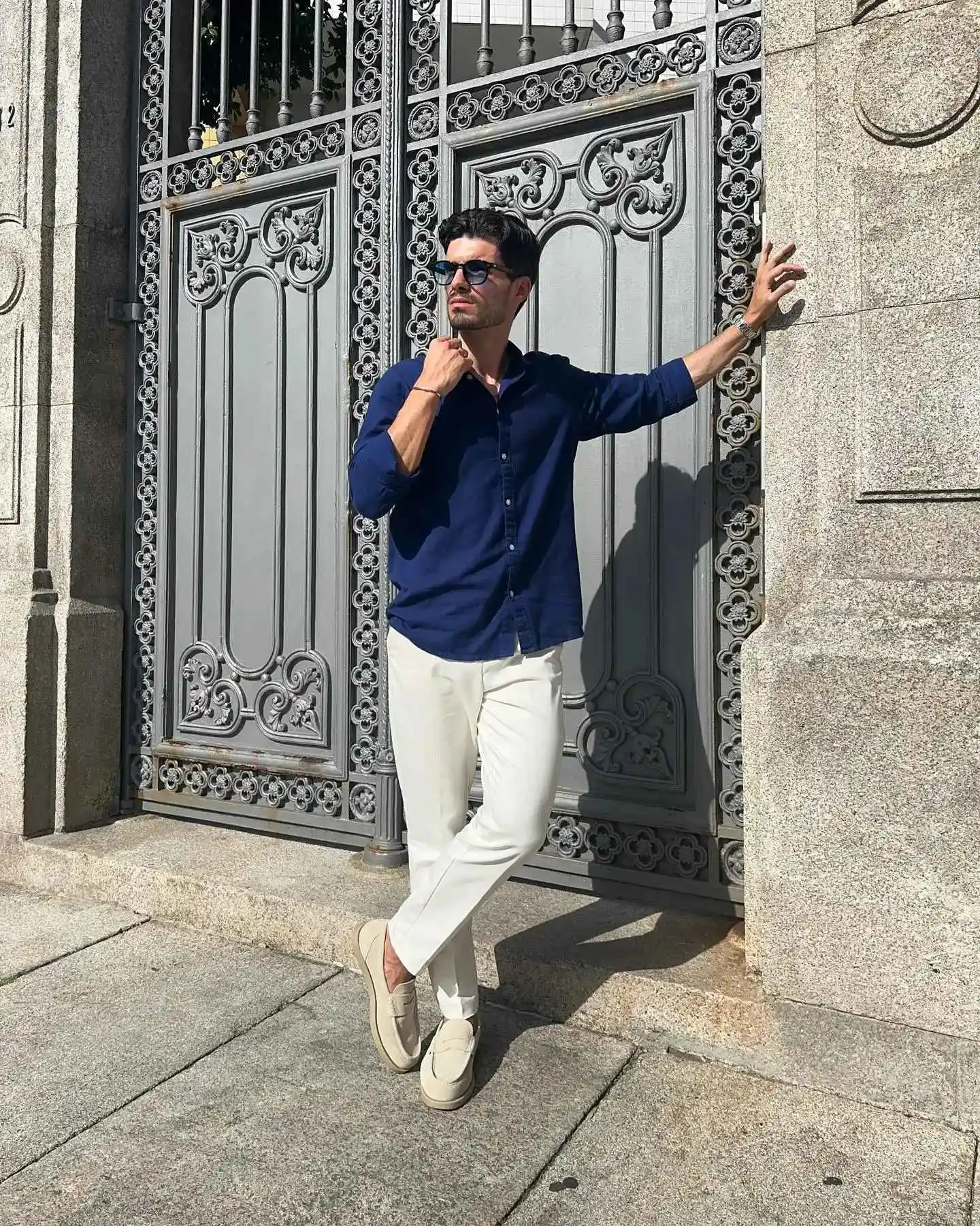 17 Resort‑Ready Men’s Outfits for Tropical Vacations 17 16. Deep Navy Shirt and Cream Trousers