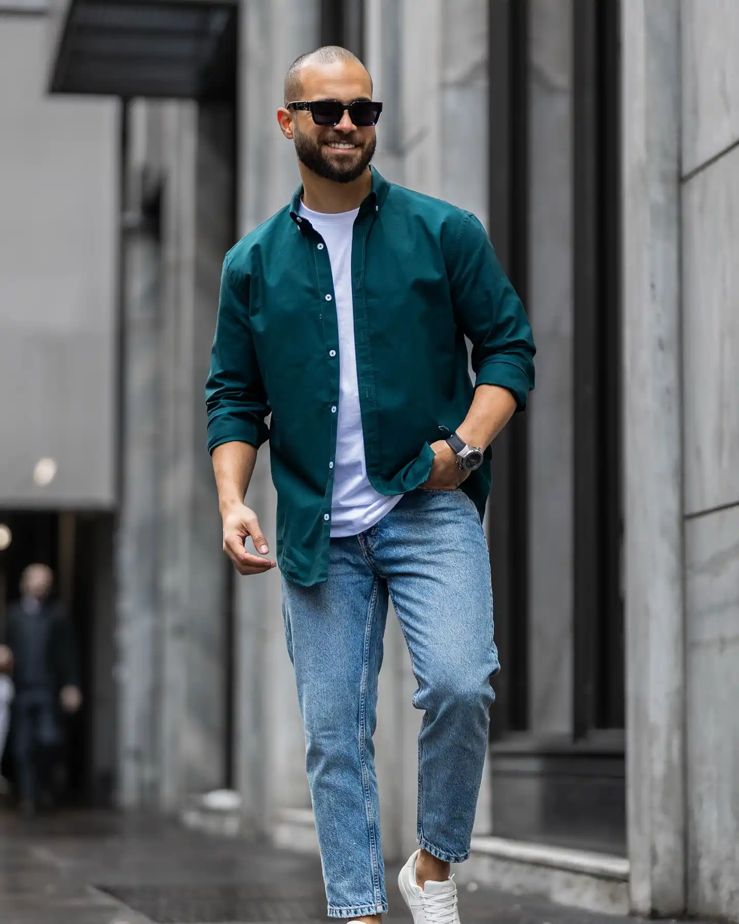 11 Minimalist Outfits for Men That Work Every Day 5 4. Open Button-Down and Light Wash Denim