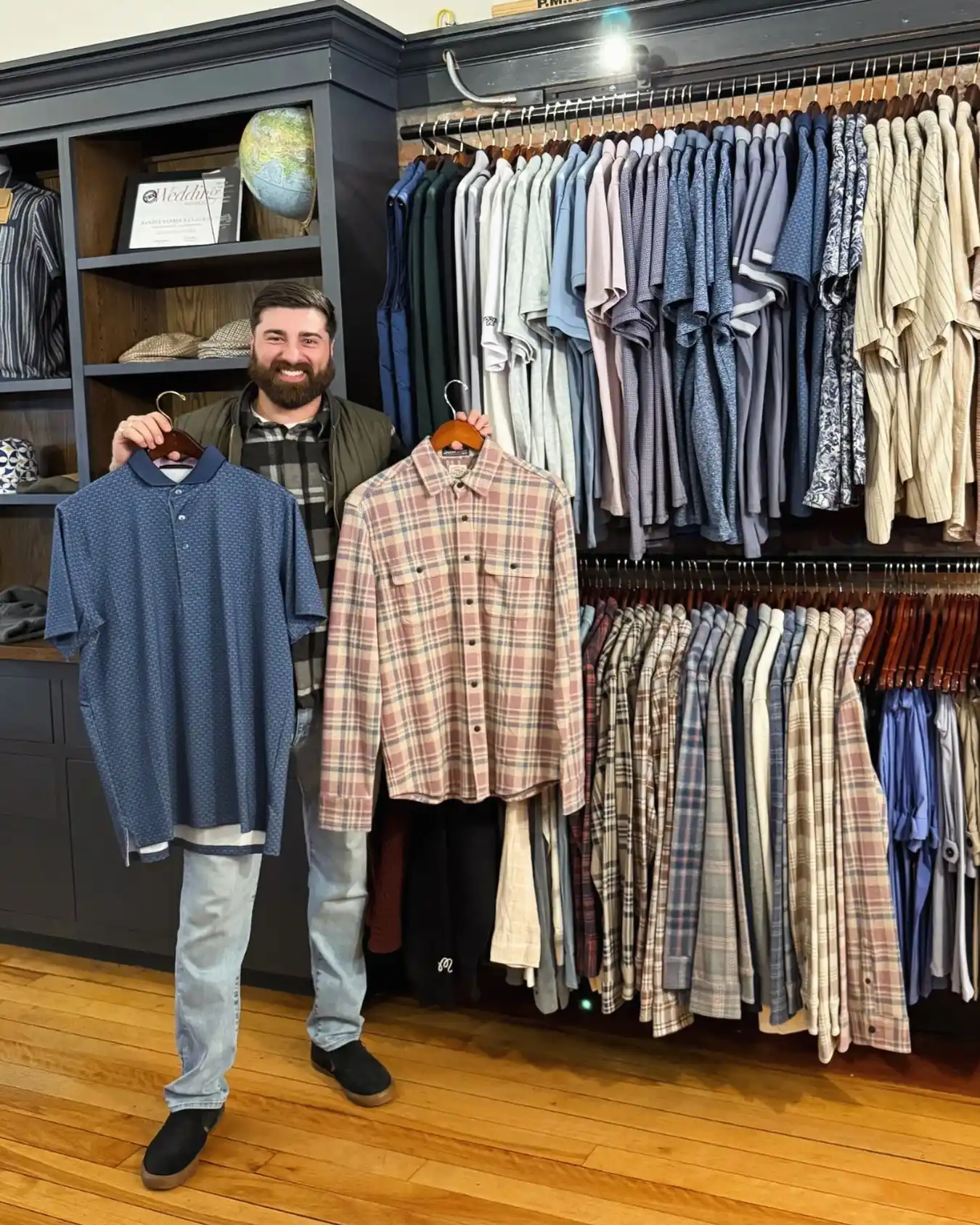 13 Minimalist Men’s Wardrobe Layouts for Small Closets 12 11. Dual-Tier Seasonal Sorting Display