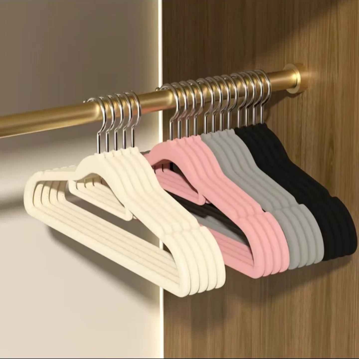 13 Minimalist Men’s Wardrobe Layouts for Small Closets 9 8. Color-Coded Non-Slip Hanger System