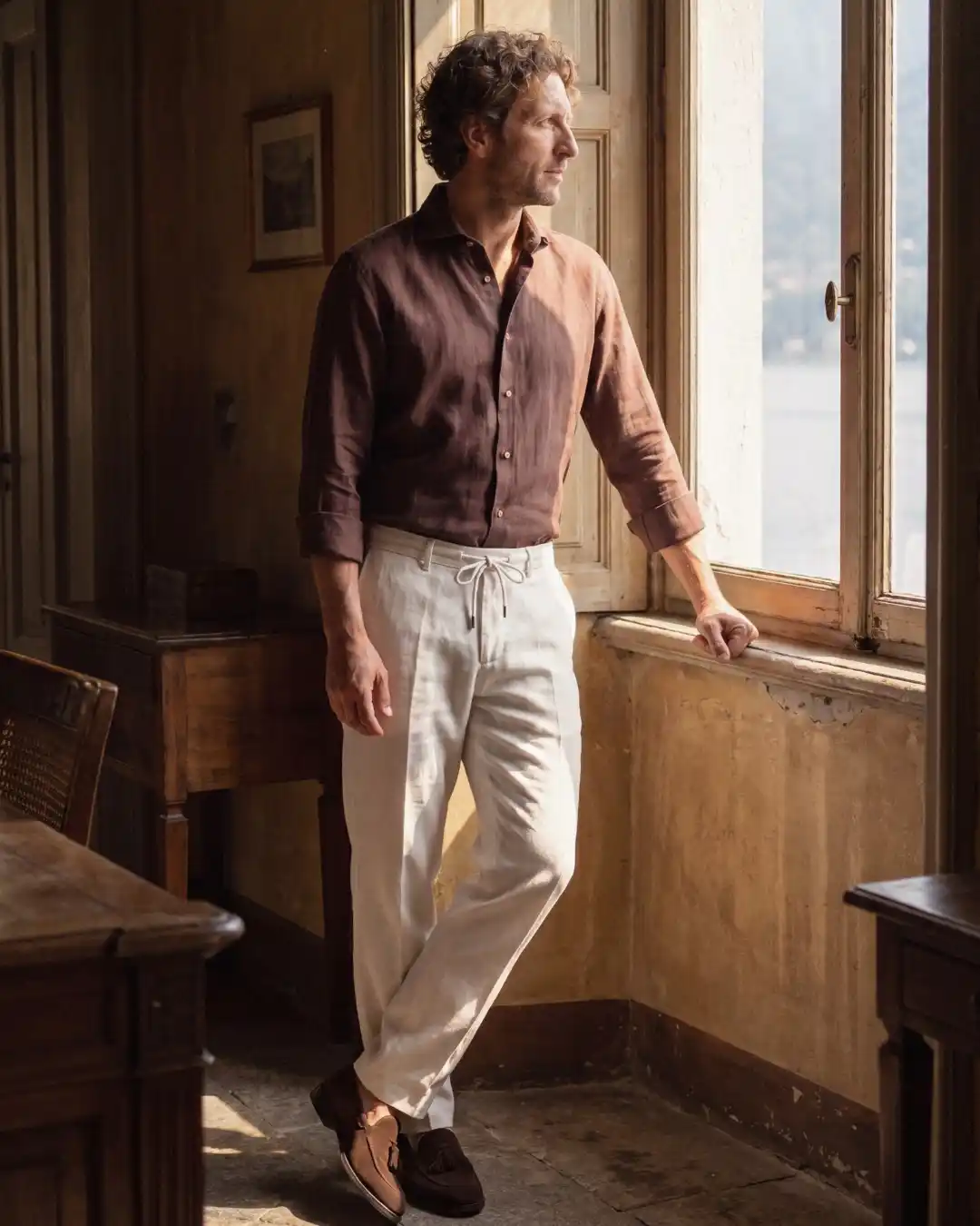 11 Minimalist Outfits for Men That Work Every Day 10 9. Earthy Linen Shirt and Drawstring Trousers