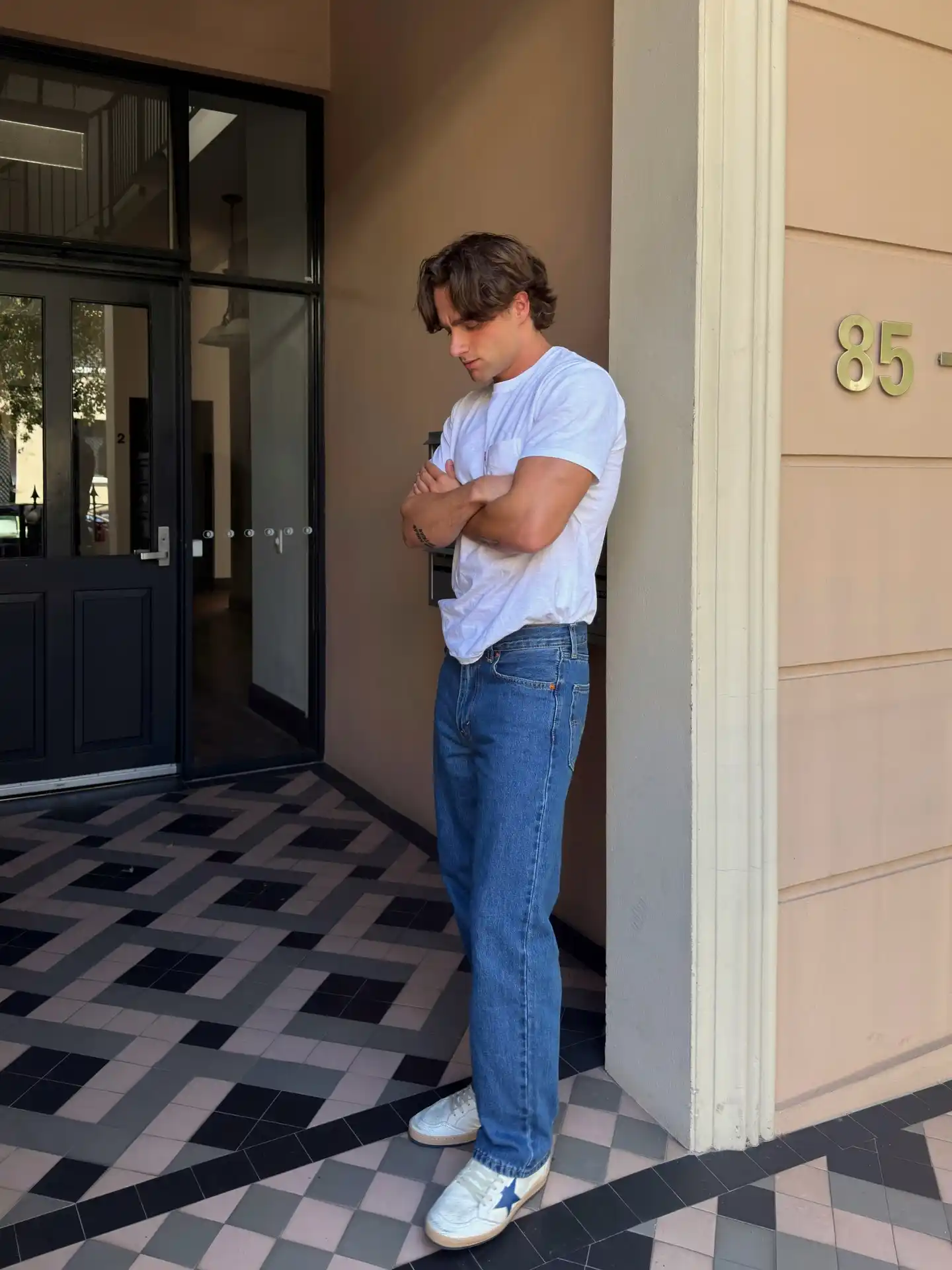 11 Minimalist Outfits for Men That Work Every Day 4 3. Classic White Tee and Blue Denim