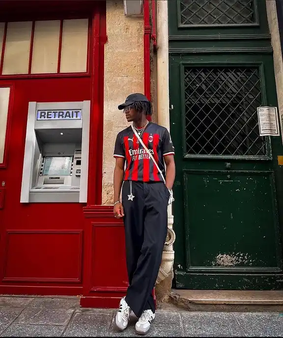 17 Soccer Jersey Streetwear Outfit Ideas for Men 12 AC Milan Stripes with Wide Black Trousers