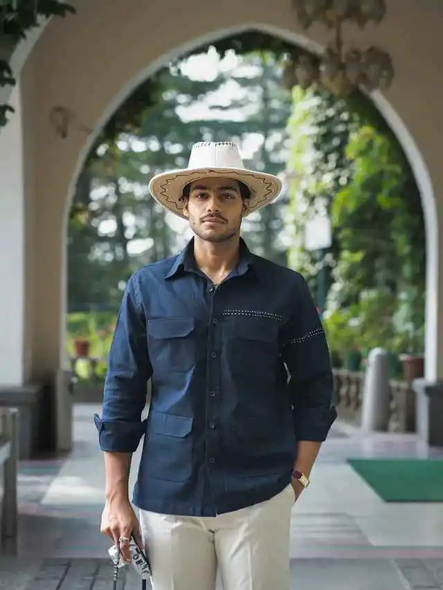 17 Resort‑Ready Men’s Outfits for Tropical Vacations 6 5. Navy Utility Shirt and Wide Brim Hat