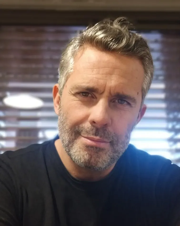 Grey Hair Styles for Men Over 50: 18 Looks That Command Respect 12 The In-Between Color That Works Instead of Fighting It