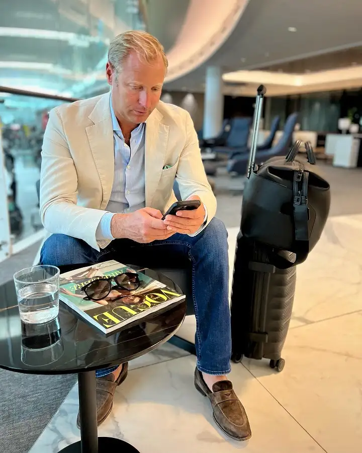 16 Stylish Airport Outfits for Men on Business Trips 7 Linen Blazer and Jeans for the Long Layover Days You Actually Sit Through