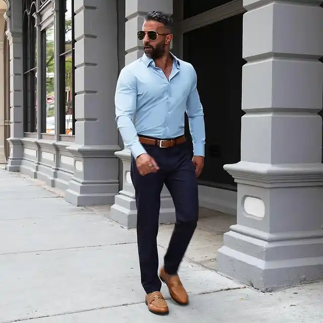 11 Outfits for Men Over 6 Feet (Tall & Stylish) 9 8. Sharp Tailored Dress Shirt