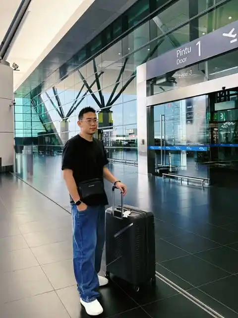 11 Airport Outfit Men Tall Guys Swear By 11 10. The Classic Tee and Wide Leg Denim Fit