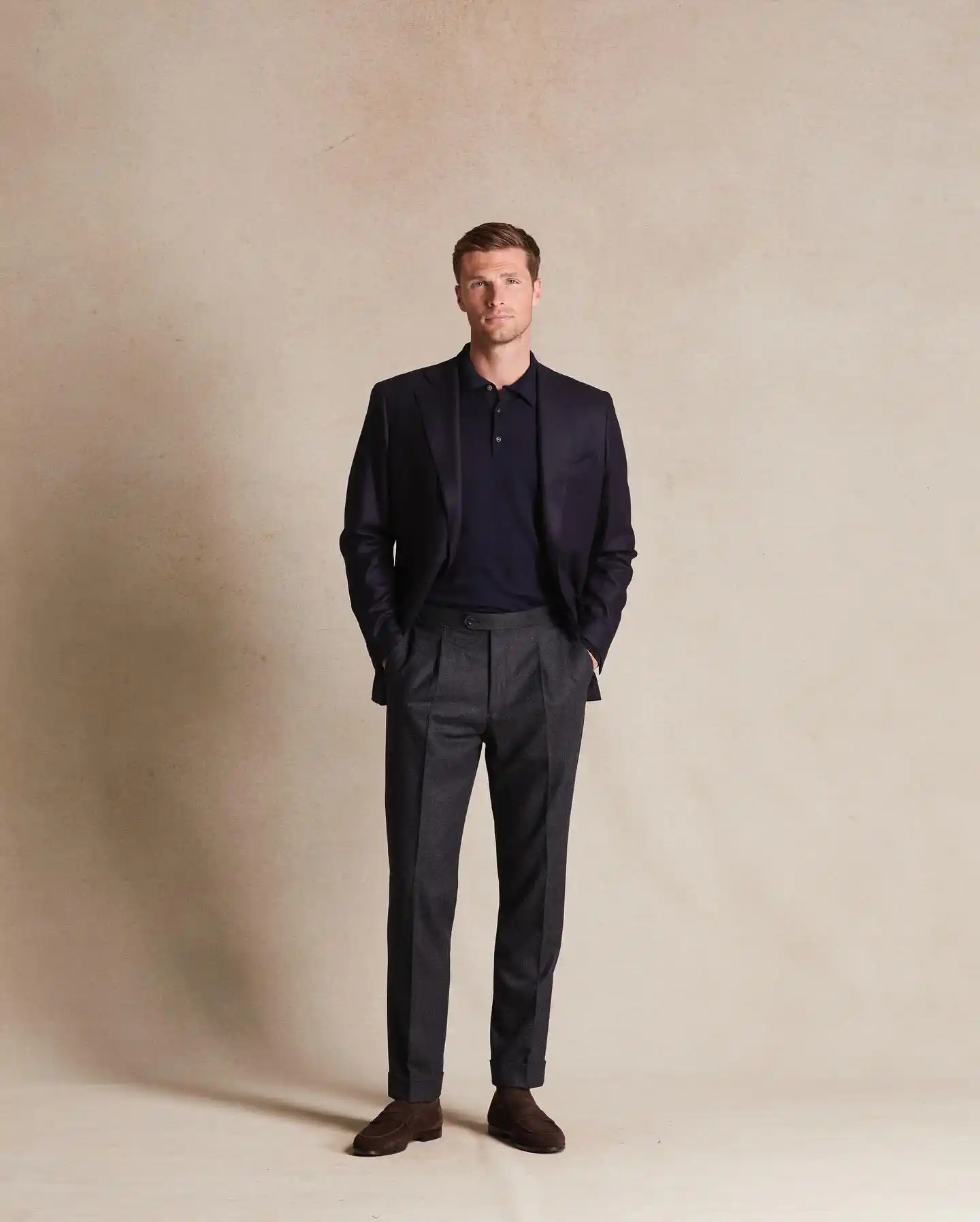 11 Outfits for Men Over 6 Feet (Tall & Stylish) 5 4. Sharp Monochromatic Tailoring