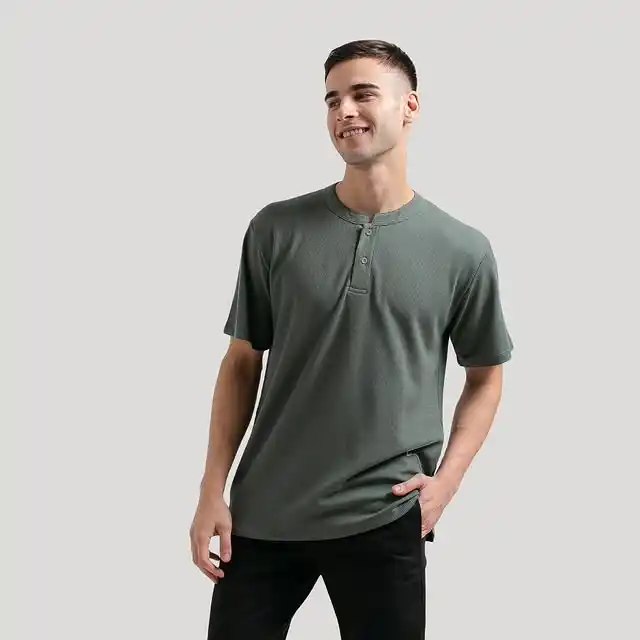 12 Casual Outfits for Tall Men (Beyond Oversized Hoodies) 13 11. Short Sleeve Henley and Black Pants