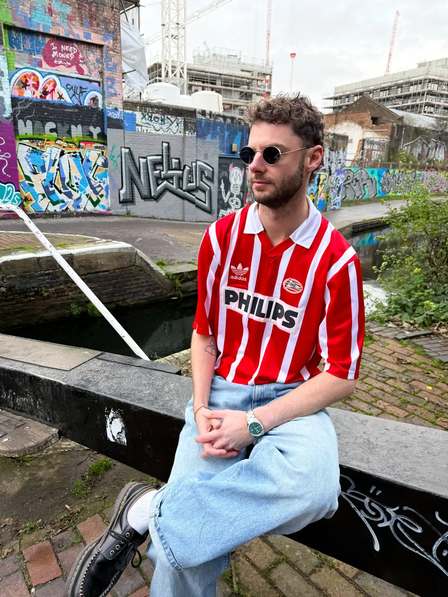 2. Retro PSV Eindhoven Jersey With Light Wash Baggy Jeans