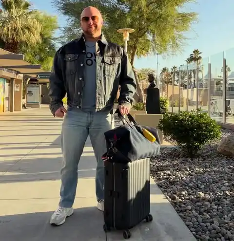 13 Airport Outfit Men Winter Combos for Cold Layovers 8 7. Denim Jacket and Light Wash Jeans