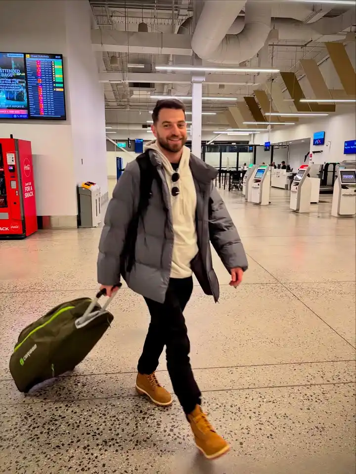 13 Airport Outfit Men Winter Combos for Cold Layovers 2 1. Puffer Jacket and Boots