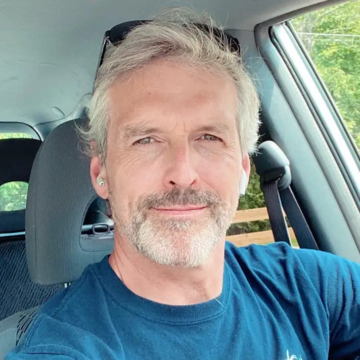 Grey Hair Styles for Men Over 50: 18 Looks That Command Respect 4 The Tousled Grey Cut That Looks Effortless in a Car Selfie