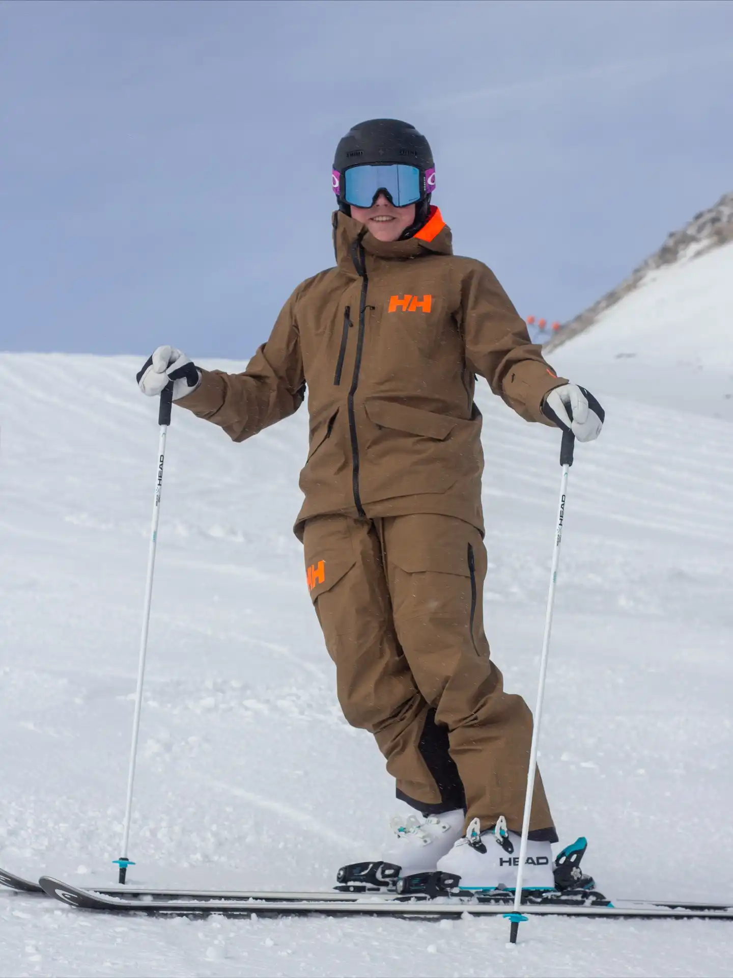 10. Casual Après-Ski Outfit With Knitwear and Relaxed Trousers