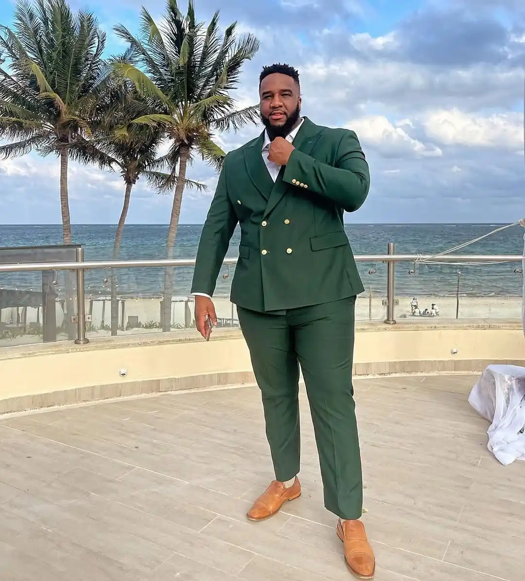 Wedding Guest Outfit for Plus Size Men: 15 Stylish Ideas 8 3. Double Breasted Green Suit