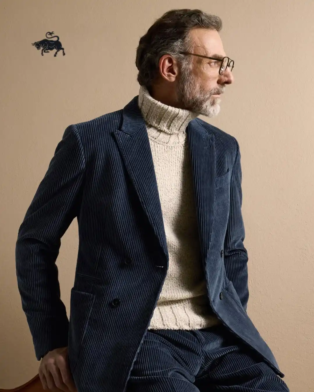 15 Winter Wedding Guest Outfit Ideas for Men 3 1. Navy Corduroy Suit with Cream Turtleneck